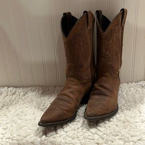 Justin brown leather ladies 11” tall, riding heel boot Good condition sz 8 1/2B